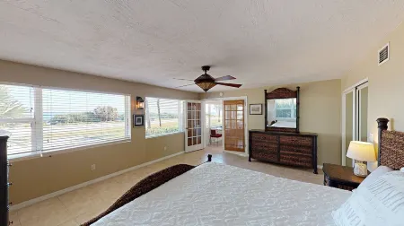 Spacious Oceanfront House has Private Pool, Ocean Deck and Panoramic Ocean Views