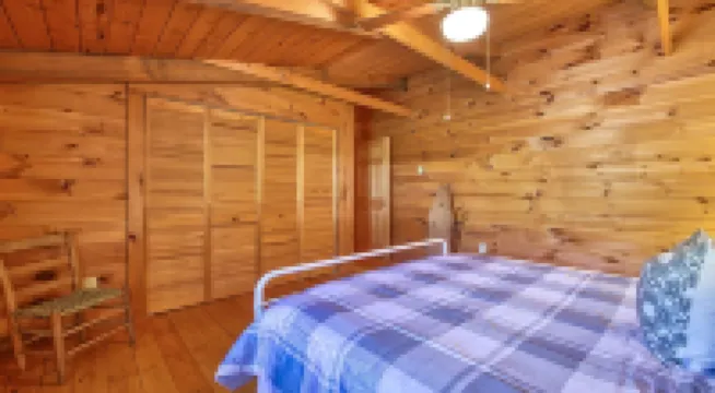 Charming Log Cabin near the Smoky Mountains w/ Spectacular Mountain & Elk Views!
