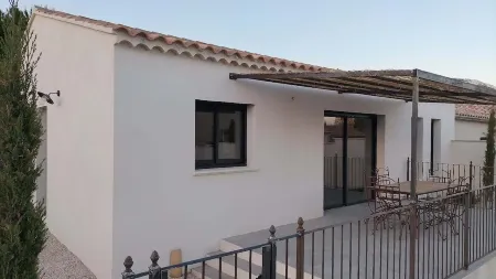 ALL COMFORT FAMILY VILLA, not overlooked, swimming pool