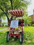 Walk to St Charles Main St. Shops, Eateries & Bars! - Homestays