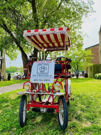 Walk to St Charles Main St. Shops, Eateries & Bars!