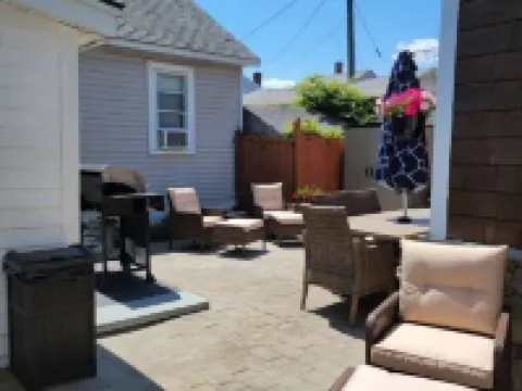 Cottage 200ft From Beach and Boardwalk ! โรงแรมในHampton Beach