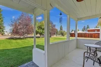 Remodeled Farmhouse near Silver Creek for fly fishing and Craters of the Moon