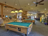 Cozy Retreat with Outdoor Pools & Golf Views at Holiday Hills Resort