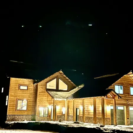 Lucky Duck on Rio Grande River with Hottub & 5 Bathrooms