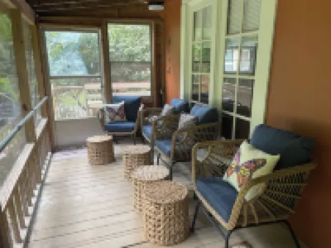 Cozy creek side cabin.  Pet Friendly.   Single Story, with ramp at entry