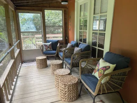 Cozy creek side cabin.  Pet Friendly.   Single Story, with ramp at entry