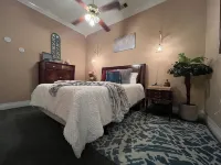 Hideaway Loft on Historic Main Street in Beautiful Brick Building. Hotel di Mammoth Spring