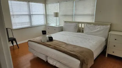 NEW Listing! 2 bed/2 bath CONDO-1000sq ft! Only a 5 min walk beach! Great views!