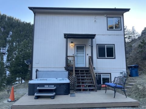 Views, Rafting, Skiing, Tubing, Casinos, Zipline, Hiking, EV, Hot Tub