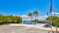Tranquil Top Floor Condo w/ Ocean Views close to Attractions in the Upper Keys