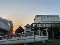 Oceanview Beach House - steps from the beach, really close to Galveston. TipSea! Hotel in zona Galveston Island