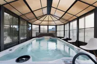 Huge Reunion Ctr 30+, 16 Br, 8.5 Bath, Pets