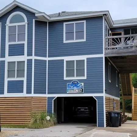 Beachside home in the heart of Duck, NC and walkable to the ocean!