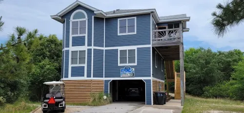 Beachside home in the heart of Duck, NC and walkable to the ocean!