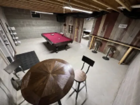 Secluded 3 bedroom Log Cabin Kid Friendly In Logan Ohio in Hocking Hills Hot Tub