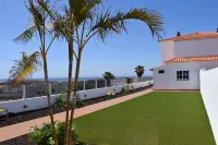Modern villa on the golf course with stunning views, Wifi and heated pool