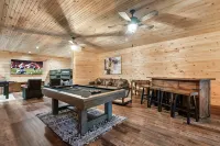 NEW! LUX / 4 King Bedrooms / 3 Movie Areas / 2 Fire Pits / Game Room / Hot Tub