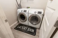 Edmond Oasis: Luxury Retreat w/ Massage Chair and Infinity Game Table Hotel a Edmond