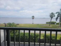 Harborfront Views, Rooftop Pool, walking distance to Fishermen's Village!