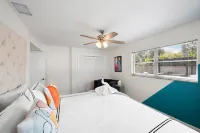 5 BR Luxury Beach Villa: Heated Pool & Games Room, Modern Design