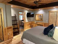 River Shoals Cabin! Hot Tub-Water front