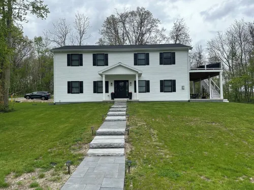 Beautiful 5 Star  Home Overlooking Round Lake 6 Bedrooms