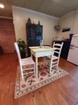 Downtown studio apartment walking distance to restaurants and shops