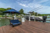 Northern Neck waterfront cottage with stunning views and private dock