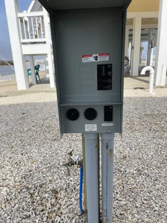 “Reeling Em Inn” WATERFRONT RV HOOKUPS ON THE COLORADO RIVER <br>RV #1