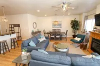 UNIQUE 4 bed/4.5 bath condo, free off-street parking, only 1.5 blocks to beach!