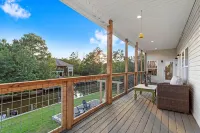 Bayside Retreat - 2250 sq ft Bay House w/dock, fire pit, & tons of amenities