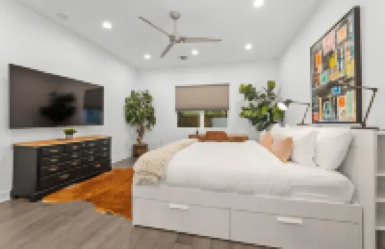Chic 4Br Austin Retreat w/ Cowboy Pool, Hot Tub & Sauna — Near Downtown