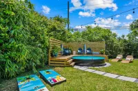 WOW 4 blocks to beach w/ Unique POOL! 3min walk to local coffee/shops/playground - พร้อมWifi