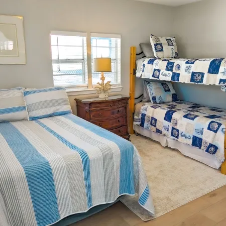 Quiet Family Kept Waterfront Bayhouse With Great Fishing Pier