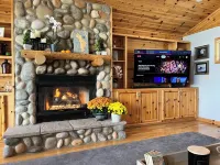 Edgewater at Long Lake - Lakeside Jacuzzi, Fireplace, Fenced in Yard for Pets