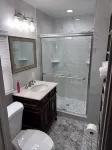 Gorgeous apt marble bath & kit 2 min from  downtown  5 min to Dayton university Hotels near Cyberteknics Creative Studios #1