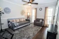 Modern Convenient Spot for 9 to Enjoy & Relax!