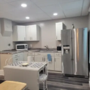 Warm northwoods beach-style apartment walking distance to OreBeGone & Mesabi Trl