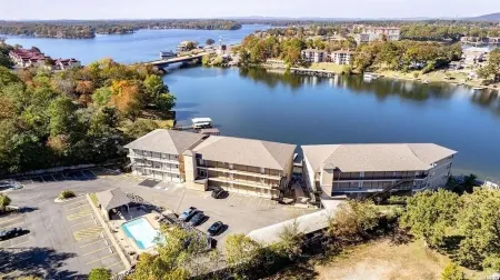 Stunning New Lake Hamilton Condo Lake front on 7 South 🐟 🛶🎣