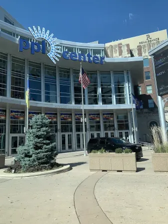 Continental travelers suite!! Spacious apartment, 5 minutes from Dorney Park !!