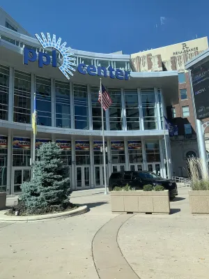 Continental travelers suite!! Spacious apartment, 5 minutes from Dorney Park !!