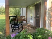 Country cottage on 3 acres right outside of town close to UTM Hôtels à : Comte de Weakley
