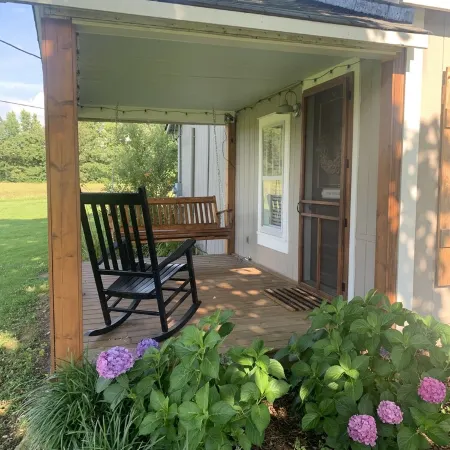 Country cottage on 3 acres right outside of town close to UTM Отели в г. Уикли