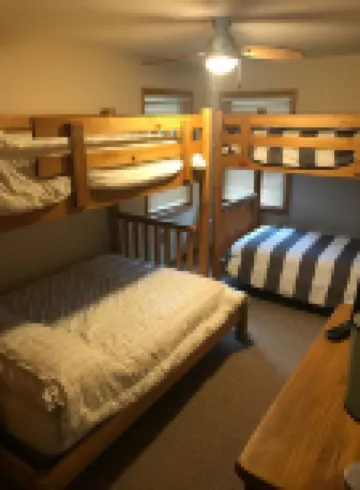 East Twin Lake House - Kayak, SUP - 2 Minutes to town