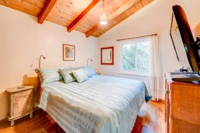 The Enchanted Lookout - private luxury cabin & Spa Hotels near High Peak Mine