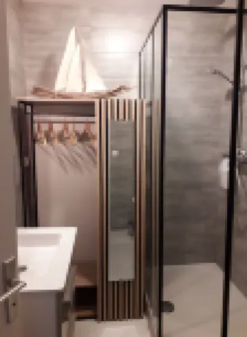 Newly renovated apartment/studio, garden level, quiet location, walking distance to beach and shops