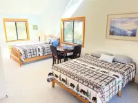 Mountain Cabin Retreat in the Pines