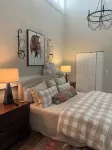 Enjoy a Lake Toxaway Escape at 3 bedroom lakefront condo. Hotels in Hogback