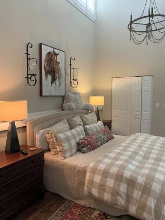 Enjoy a Lake Toxaway Escape at 3 bedroom lakefront condo. Отели в г. Хогбек